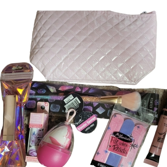 Other - NWT 7 PC Makeup purse with beauty supplies